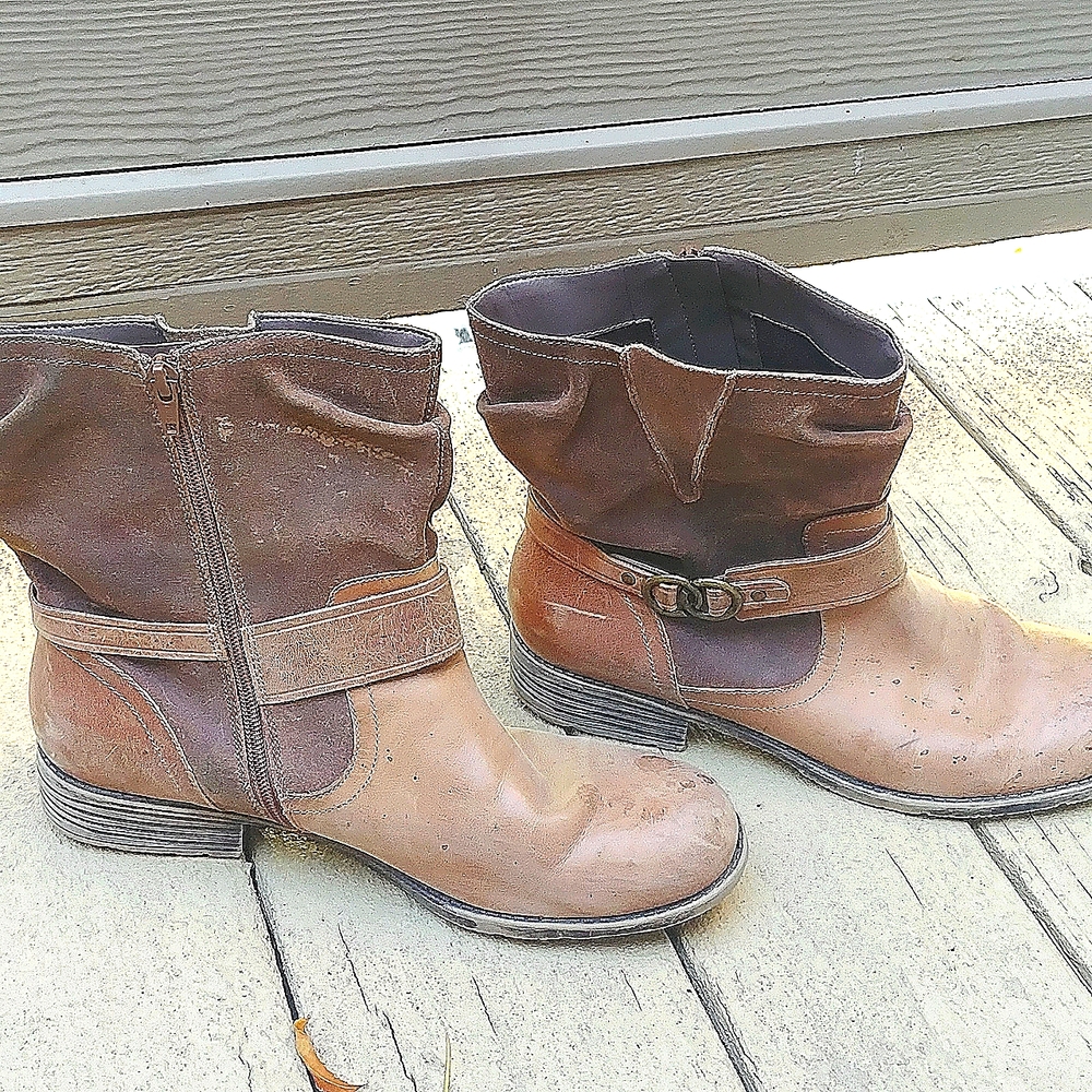 Used Tara M Camel,Taupe,Tan. Moto Zip up ankle Boot with bronze cuff buckle.11